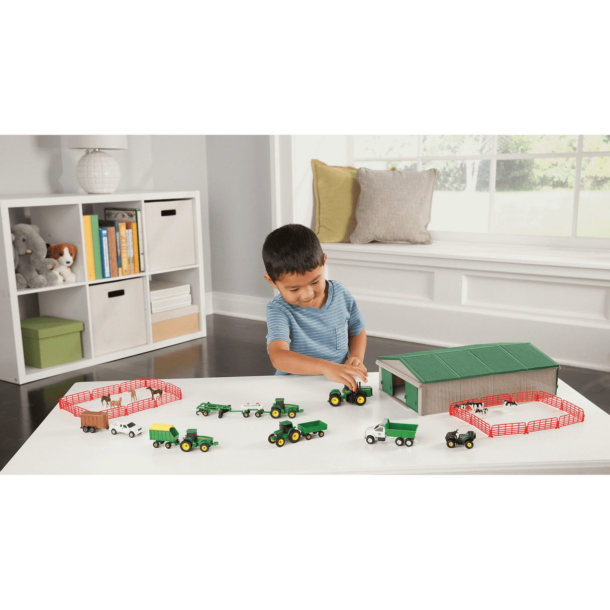 TOMY John Deere 70 Piece Farm Value Set