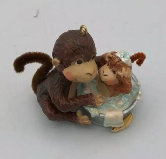Hallmark Keepsake Tub Time Mama Monkey & Baby Christmas Ornament 2008 Holiday
