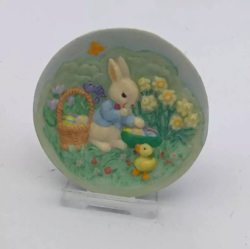 Hallmark Ornament 1996 Collector's Plate #3 PLATE KEEPING A SECRET