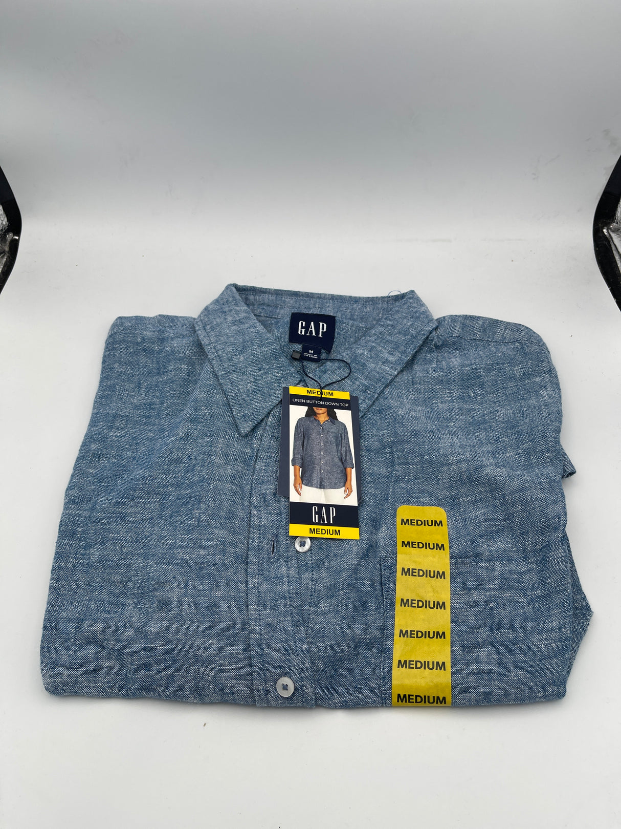 Women's Gap Long Sleeve Button Up Shirt